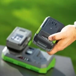 LUX 20 V Doppel-Schnellladegerät 1 PowerSystem 7 LUX 20 V Doppel-Schnellladegerät 1 PowerSystem -Obi Verkäufe 4007871960552 A 02