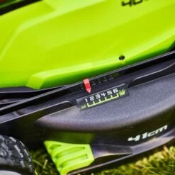 Greenworks Akku-Rasenmäher G40LM41K4 KIT 40V 28 Greenworks Akku-Rasenmäher G40LM41K4 KIT 40V -Obi Verkäufe 6952909025865 2705 CU 01